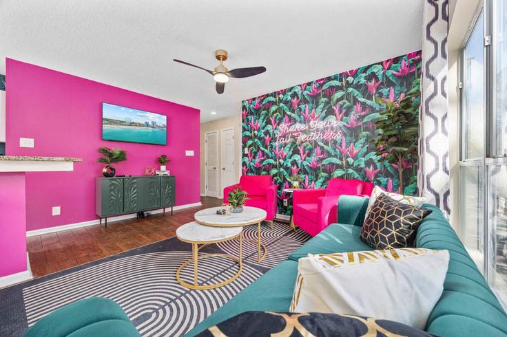 Myrtle Beach, Myrtle Beach에 위치한 Building 28th Avenue North - seacoast-2-summit-vacation-rentals - 1333673 아파트의 세련된 인테리어가 돋보이는 거실 Myrtle Beach, Myrtle Beach에 위치한 Building 28th Avenue North - seacoast-2-summit-vacation-rentals - 1333673 아파트의 세련된 인테리어가 돋보이는 거실