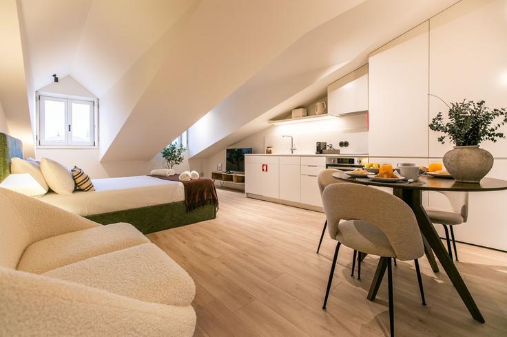Braga, Braga에 위치한 Building Rua de São Martinho - seapartamentos - 1367303 유닛의 세련된 인테리어가 돋보이는 거실 Braga, Braga에 위치한 Building Rua de São Martinho - seapartamentos - 1367303 유닛의 세련된 인테리어가 돋보이는 거실
