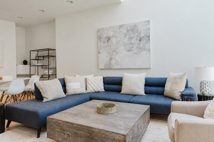 Salle de séjour élégante avec mobilier moderne dans un appartement à Building East 51st Street - seasonal - 1023423 - NYC à Manhattan, New York