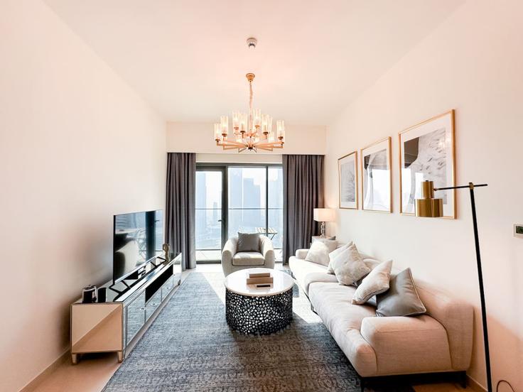 Building Burj Khalifa Boulevard - second-best-homes - 1514643 adresindeki bir dairede modern mobilyalarla zarif bir şekilde tasarlanmış oturma odası Burj Khalifa, Dubai Building Burj Khalifa Boulevard - second-best-homes - 1514643 adresindeki bir dairede modern mobilyalarla zarif bir şekilde tasarlanmış oturma odası Burj Khalifa, Dubai