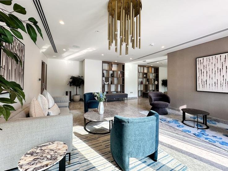 Elegant gestaltetes Wohnzimmer mit moderner Einrichtung in einer Wohnung im Building Burj Khalifa Boulevard - second-best-homes - 1514645 in Burj Khalifa, Dubai Elegant gestaltetes Wohnzimmer mit moderner Einrichtung in einer Wohnung im Building Burj Khalifa Boulevard - second-best-homes - 1514645 in Burj Khalifa, Dubai