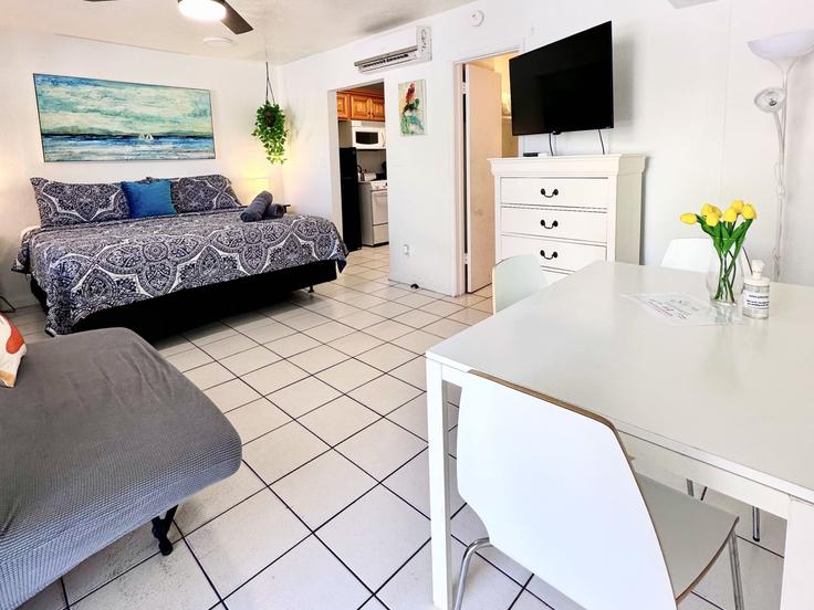1 quarto mobiliado em apartamentos em Monroe Street 1034665P, Hollywood, Hollywood, foto 12