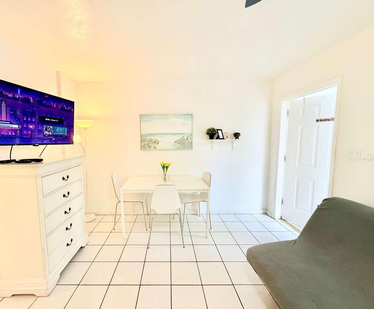 1 quarto mobiliado em apartamentos em Monroe Street 1034665P, Hollywood, Hollywood, foto 13