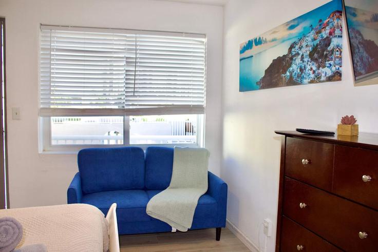 Salle de séjour élégante avec mobilier moderne dans un appartement à Building Madison Street - seguraluxury-guesty - 1075796 - MIA à Hollywood, Hollywood Salle de séjour élégante avec mobilier moderne dans un appartement à Building Madison Street - seguraluxury-guesty - 1075796 - MIA à Hollywood, Hollywood