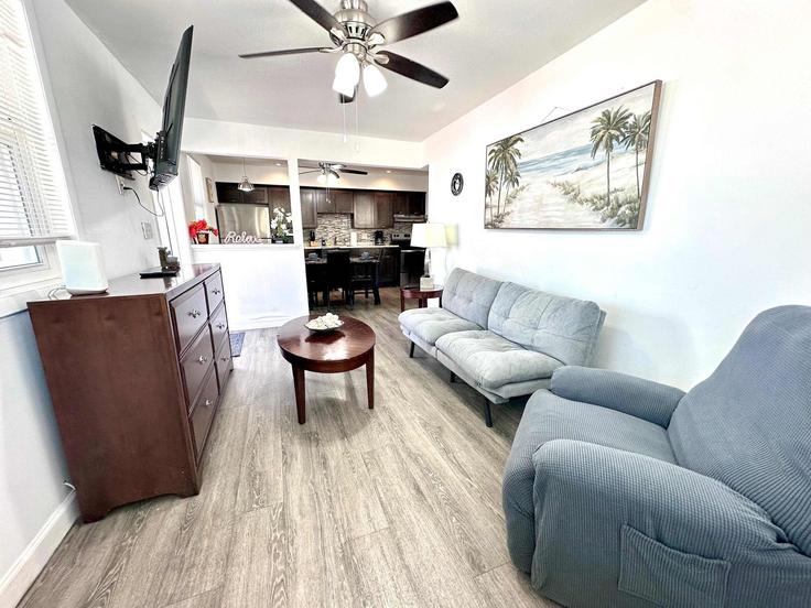 Building Van Buren Street - seguraluxury-guesty - 1358006 adresindeki bir dairede modern mobilyalarla zarif bir şekilde tasarlanmış oturma odası Hollywood, Hollywood Building Van Buren Street - seguraluxury-guesty - 1358006 adresindeki bir dairede modern mobilyalarla zarif bir şekilde tasarlanmış oturma odası Hollywood, Hollywood