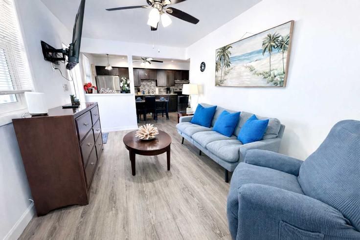 Building Van Buren Street - seguraluxury-guesty - 1358006 adresindeki bir dairede modern mobilyalarla zarif bir şekilde tasarlanmış oturma odası Hollywood, Hollywood Building Van Buren Street - seguraluxury-guesty - 1358006 adresindeki bir dairede modern mobilyalarla zarif bir şekilde tasarlanmış oturma odası Hollywood, Hollywood