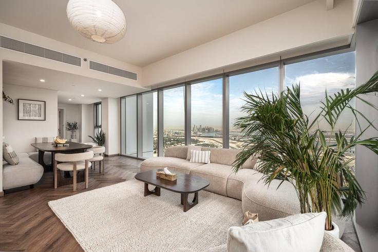 Elegant gestaltetes Wohnzimmer mit moderner Einrichtung in einer Wohnung im Building Tariaq Bedon Esm - seraya-stays - 1499406 in Zaa'beel Second, Dubai