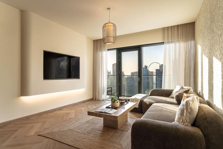 Elegante sala de estar con mobiliario moderno en un apartamento en Building Al Hubob Street - seraya-stays - 1499423 en Dubai Marina, Dubai Elegante sala de estar con mobiliario moderno en un apartamento en Building Al Hubob Street - seraya-stays - 1499423 en Dubai Marina, Dubai