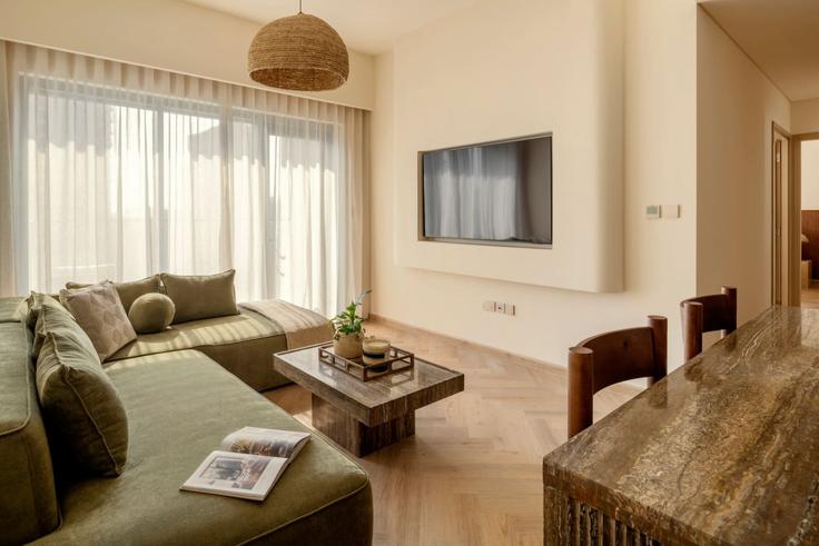 Salle de séjour élégante avec mobilier moderne dans un appartement à Building Burj Khalifa Boulevard - seraya-stays - 1499427 à Downtown Dubai, Dubai