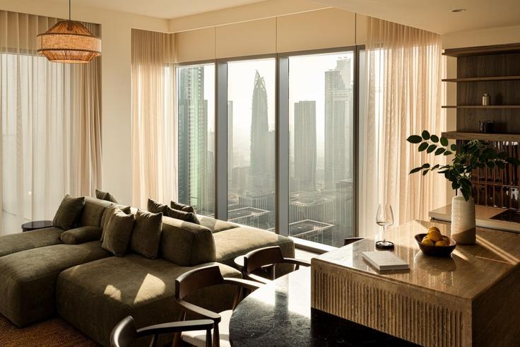 Salle de séjour élégante avec mobilier moderne dans un appartement à Building Tariaq Bedon Esm - seraya-stays - 1647112 à Za'abeel, Dubai Salle de séjour élégante avec mobilier moderne dans un appartement à Building Tariaq Bedon Esm - seraya-stays - 1647112 à Za'abeel, Dubai