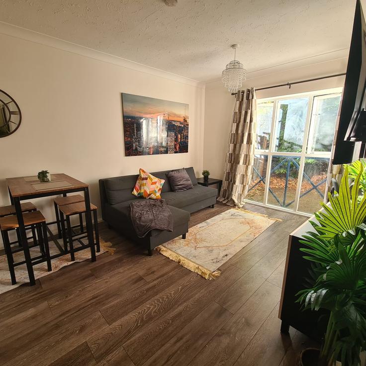 Elegant gestaltetes Wohnzimmer mit moderner Einrichtung in einer Wohnung im Building Water Lane - serenest-properties-ltd - 1639422 in London Borough of Lewisham, London Elegant gestaltetes Wohnzimmer mit moderner Einrichtung in einer Wohnung im Building Water Lane - serenest-properties-ltd - 1639422 in London Borough of Lewisham, London