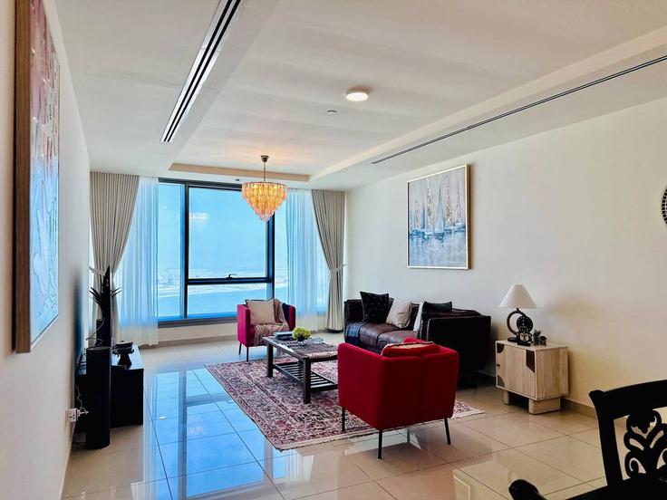 Abu Dhabi Al Reem IslandのBuilding Rabat Street - serenity-sands-holiday-homes - 1466512のアパートメントにある、モダンな家具を備えたエレガントなデザインのリビングルーム