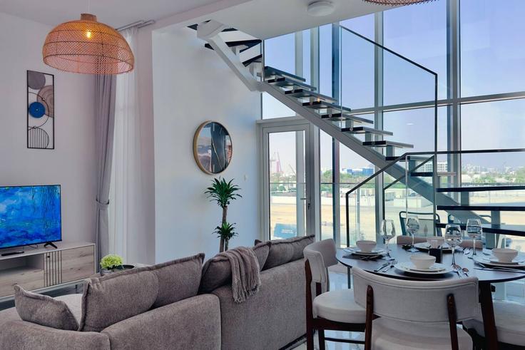 Elegant gestaltetes Wohnzimmer mit moderner Einrichtung in einer Wohnung im Building Tariaq Bedon Esm - serenity-sands-holiday-homes - 1695027 in Masdar City, Abu Dhabi Elegant gestaltetes Wohnzimmer mit moderner Einrichtung in einer Wohnung im Building Tariaq Bedon Esm - serenity-sands-holiday-homes - 1695027 in Masdar City, Abu Dhabi