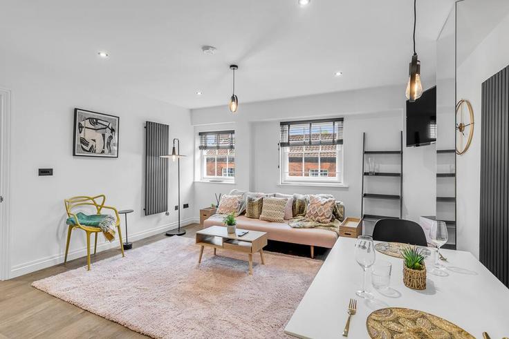 Building Rigbys Court - seven-space-stays - 1583881 adresindeki bir dairede modern mobilyalarla zarif bir şekilde tasarlanmış oturma odası Norwich, Norwich