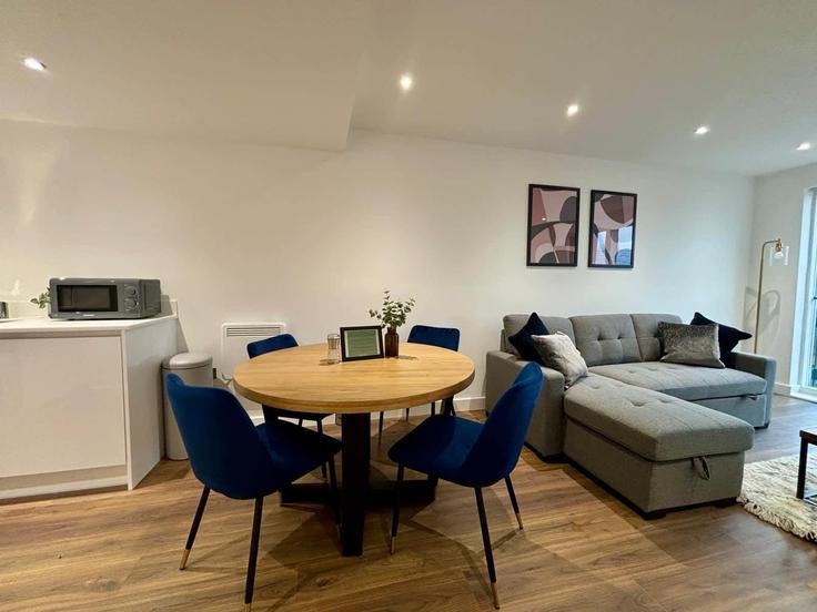 Bracknell Forest, Bracknell에 위치한 Building Market Street - sevenliving-guesty - 1337710 아파트의 세련된 인테리어가 돋보이는 거실