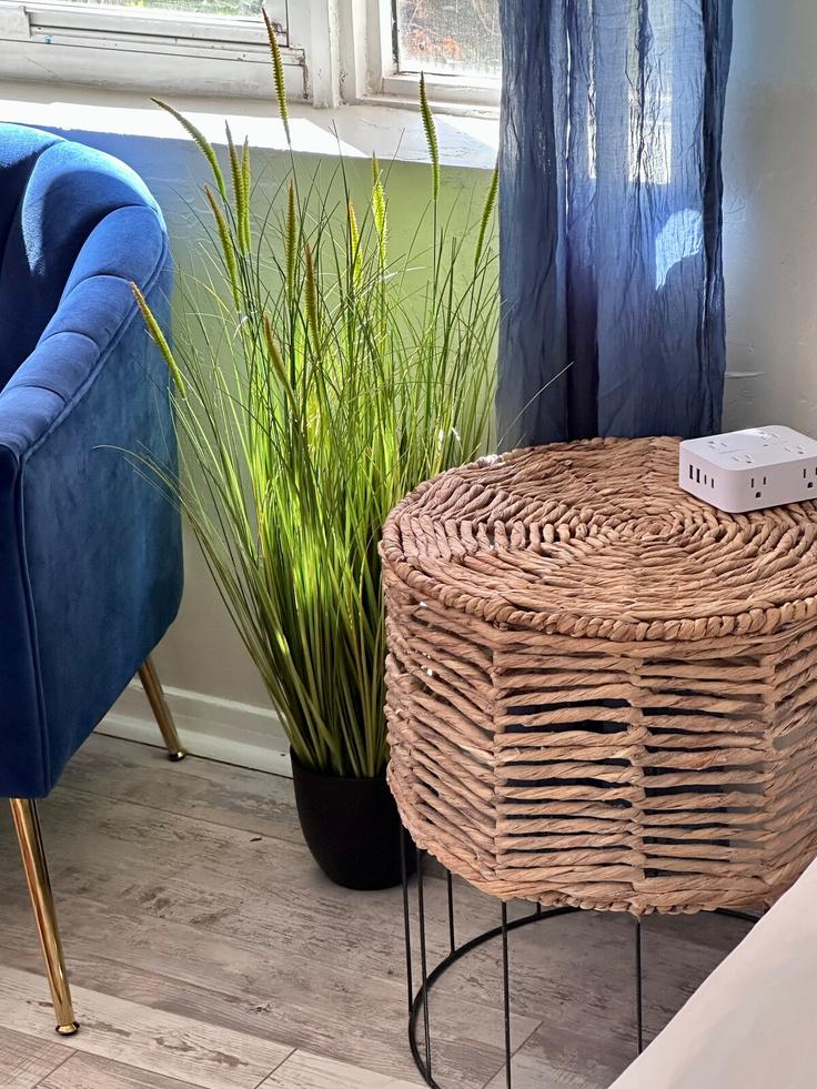 Elegante sala de estar con mobiliario moderno en un apartamento en Building 24th Street - shorehouse-management - 1342447 en Miami Beach, Miami Beach