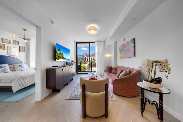 Miami MiamiのBuilding Northwest 2nd Avenue - shorehouse-management - 1541826のアパートメントにある、モダンな家具を備えたエレガントなデザインのリビングルーム Miami MiamiのBuilding Northwest 2nd Avenue - shorehouse-management - 1541826のアパートメントにある、モダンな家具を備えたエレガントなデザインのリビングルーム