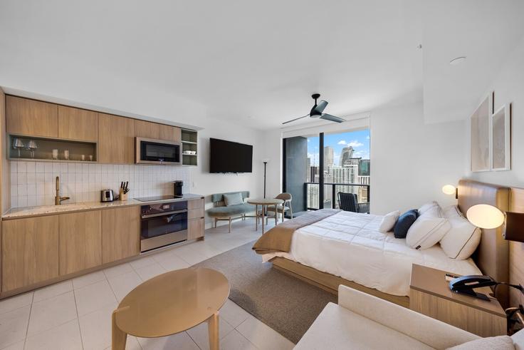 Elegant gestaltetes Wohnzimmer mit moderner Einrichtung in einer Wohnung im Building Northeast 1st Avenue - shorehouse-management - 1283075 - MIA in Miami, Miami Elegant gestaltetes Wohnzimmer mit moderner Einrichtung in einer Wohnung im Building Northeast 1st Avenue - shorehouse-management - 1283075 - MIA in Miami, Miami