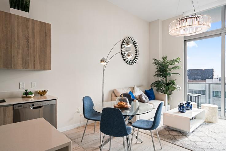 Elegant gestaltetes Wohnzimmer mit moderner Einrichtung in einer Wohnung im Building Biscayne Boulevard - shorehouse-management - 1283077 - MIA in Miami, Miami Elegant gestaltetes Wohnzimmer mit moderner Einrichtung in einer Wohnung im Building Biscayne Boulevard - shorehouse-management - 1283077 - MIA in Miami, Miami