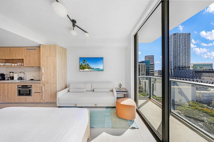 Elegante sala de estar con mobiliario moderno en un apartamento en Building Northwest 7th Street - shorehouse-management - 1467132 en Miami, Miami Elegante sala de estar con mobiliario moderno en un apartamento en Building Northwest 7th Street - shorehouse-management - 1467132 en Miami, Miami