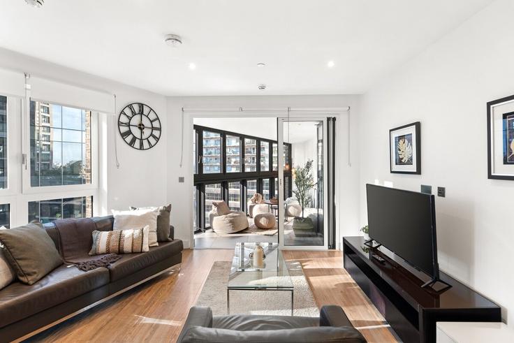 Salle de séjour élégante avec mobilier moderne dans un appartement à Building Leman Street - short-hosts-ltd - 1542495 à London Borough of Tower Hamlets, London Salle de séjour élégante avec mobilier moderne dans un appartement à Building Leman Street - short-hosts-ltd - 1542495 à London Borough of Tower Hamlets, London