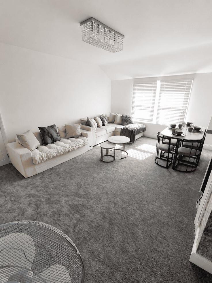 Salle de séjour élégante avec mobilier moderne dans un appartement à Building Thrale Road - short-let-host - 1585208 à London Borough of Wandsworth, London