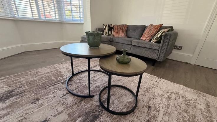 Elegant gestaltetes Wohnzimmer mit moderner Einrichtung in einer Wohnung im Building Ellison Road - short-let-host - 1641798 in London Borough of Lambeth, London Elegant gestaltetes Wohnzimmer mit moderner Einrichtung in einer Wohnung im Building Ellison Road - short-let-host - 1641798 in London Borough of Lambeth, London