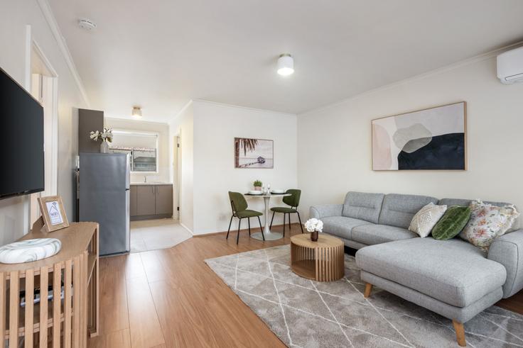 Salle de séjour élégante avec mobilier moderne dans un appartement à Building Myers Street - short-long-stays - 1498525 à Geelong, Geelong