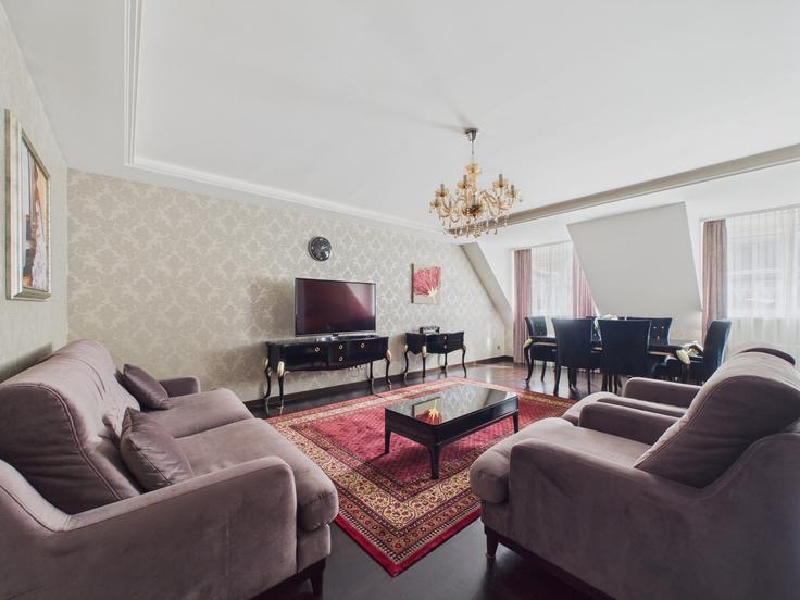 Elegant gestaltetes Wohnzimmer mit moderner Einrichtung in einer Wohnung im Building Audēju iela 10 - sia-bnbverit - 1609272 in Central District, Riga Elegant gestaltetes Wohnzimmer mit moderner Einrichtung in einer Wohnung im Building Audēju iela 10 - sia-bnbverit - 1609272 in Central District, Riga
