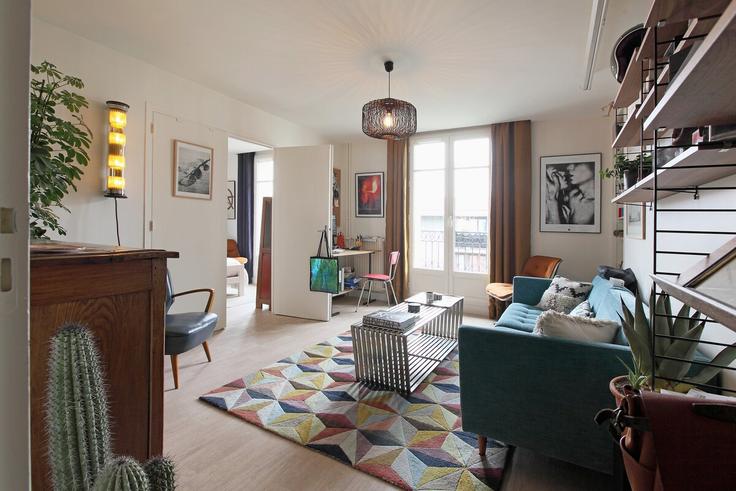 Elegant gestaltetes Wohnzimmer mit moderner Einrichtung in einer Wohnung im Building Rue de Sully - siegfried-vigier - 1562845 in 4th arrondissement, Paris