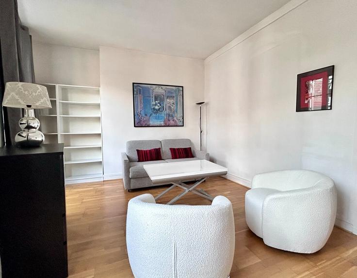Building Rue du Renard - siegfried-vigier - 1253058 - PAR adresindeki bir dairede modern mobilyalarla zarif bir şekilde tasarlanmış oturma odası 4th arrondissement, Paris Building Rue du Renard - siegfried-vigier - 1253058 - PAR adresindeki bir dairede modern mobilyalarla zarif bir şekilde tasarlanmış oturma odası 4th arrondissement, Paris