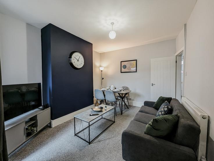 Crewe, Crewe에 위치한 Building Derrington Avenue - sigma-stays-ltd - 1637724 유닛의 세련된 인테리어가 돋보이는 거실