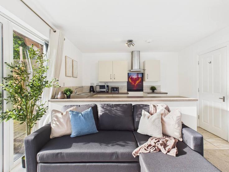 Building Saxon Way - signature-stays - 1390821 adresindeki bir dairede modern mobilyalarla zarif bir şekilde tasarlanmış oturma odası Wychavon District, Droitwich