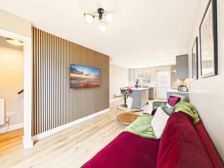 Elegant gestaltetes Wohnzimmer mit moderner Einrichtung in einer Wohnung im Building Lincoln Close - signature-stays - 1515780 in Tewkesbury Borough, Tewkesbury Elegant gestaltetes Wohnzimmer mit moderner Einrichtung in einer Wohnung im Building Lincoln Close - signature-stays - 1515780 in Tewkesbury Borough, Tewkesbury