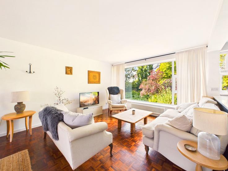 Building Park Place - signature-stays - 1605416 adresindeki bir dairede modern mobilyalarla zarif bir şekilde tasarlanmış oturma odası Cheltenham, Cheltenham Building Park Place - signature-stays - 1605416 adresindeki bir dairede modern mobilyalarla zarif bir şekilde tasarlanmış oturma odası Cheltenham, Cheltenham