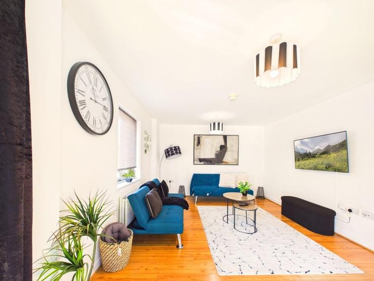 Elegante sala de estar con mobiliario moderno en un apartamento en Building Radley Square - signature-stays - 1606627 en London Borough of Hackney, London Elegante sala de estar con mobiliario moderno en un apartamento en Building Radley Square - signature-stays - 1606627 en London Borough of Hackney, London