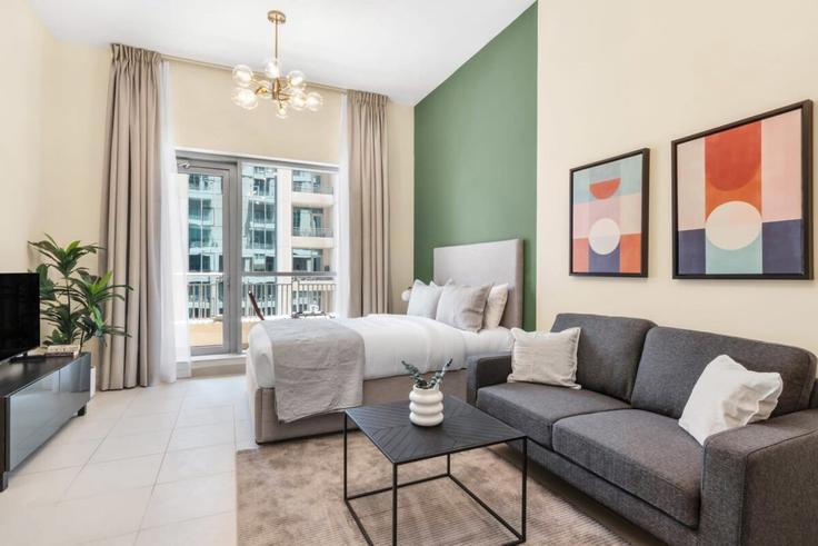 Sala de estar elegantemente projetada com móveis modernos em um apartamento no Building Tariaq Bedon Esm - silkhaus - 1044040 - DXB em Downtown Dubai, Dubai