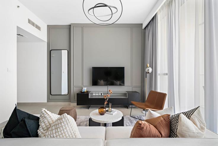 Za'abeel, Dubai에 위치한 Building Tariaq Bedon Esm - silkhaus - 1040264 - DXB 아파트의 세련된 인테리어가 돋보이는 거실 Za'abeel, Dubai에 위치한 Building Tariaq Bedon Esm - silkhaus - 1040264 - DXB 아파트의 세련된 인테리어가 돋보이는 거실