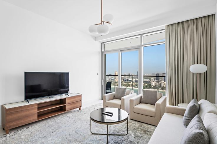 Elegante sala de estar con mobiliario moderno en un apartamento en Building Tariaq Bedon Esm - silkhaus - 1024394 - DXB en The Palm Jumeirah, Dubai Elegante sala de estar con mobiliario moderno en un apartamento en Building Tariaq Bedon Esm - silkhaus - 1024394 - DXB en The Palm Jumeirah, Dubai