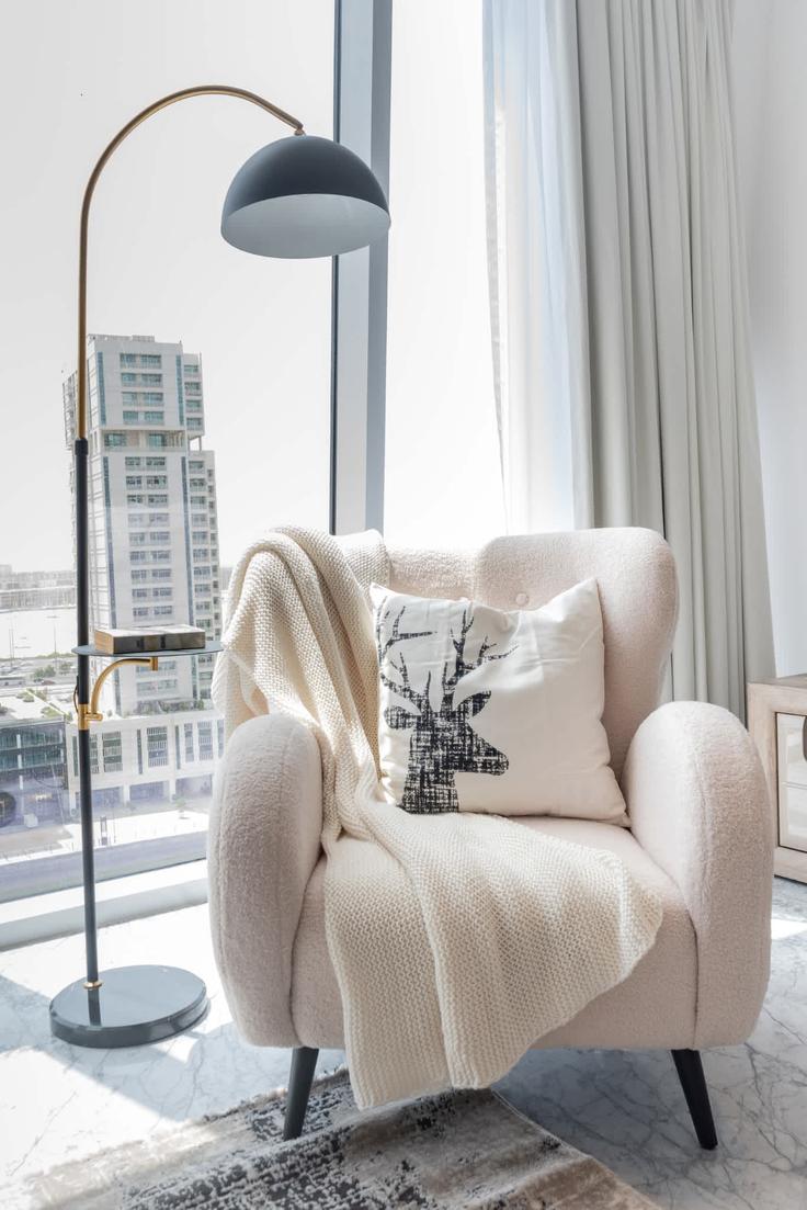 Elegant gestaltetes Wohnzimmer mit moderner Einrichtung in einer Wohnung im Building Marasi Drive - silkhaus - 1044044 - DXB in Business Bay, Dubai Elegant gestaltetes Wohnzimmer mit moderner Einrichtung in einer Wohnung im Building Marasi Drive - silkhaus - 1044044 - DXB in Business Bay, Dubai