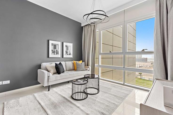 Sala de estar elegantemente projetada com móveis modernos em um apartamento no Building Al Zawi Street - silkhaus - 1024312 - DXB em Al Reem Island, Abu Dhabi