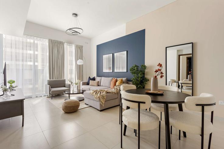 Abu Dhabi Al Reem IslandのBuilding Bilshuʹoum Street - silkhaus - 1241796 - DXBのアパートメントにある、モダンな家具を備えたエレガントなデザインのリビングルーム Abu Dhabi Al Reem IslandのBuilding Bilshuʹoum Street - silkhaus - 1241796 - DXBのアパートメントにある、モダンな家具を備えたエレガントなデザインのリビングルーム