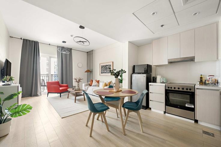 Abu Dhabi Yas IslandのBuilding Ad Durar Street - silkhaus - 1268824 - DXBのアパートメントにある、モダンな家具を備えたエレガントなデザインのリビングルーム Abu Dhabi Yas IslandのBuilding Ad Durar Street - silkhaus - 1268824 - DXBのアパートメントにある、モダンな家具を備えたエレガントなデザインのリビングルーム