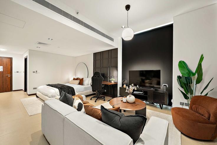 Trade Center, Dubai에 위치한 Building Al Sukook Street - silkhaus - 1314703 아파트의 세련된 인테리어가 돋보이는 거실 Trade Center, Dubai에 위치한 Building Al Sukook Street - silkhaus - 1314703 아파트의 세련된 인테리어가 돋보이는 거실