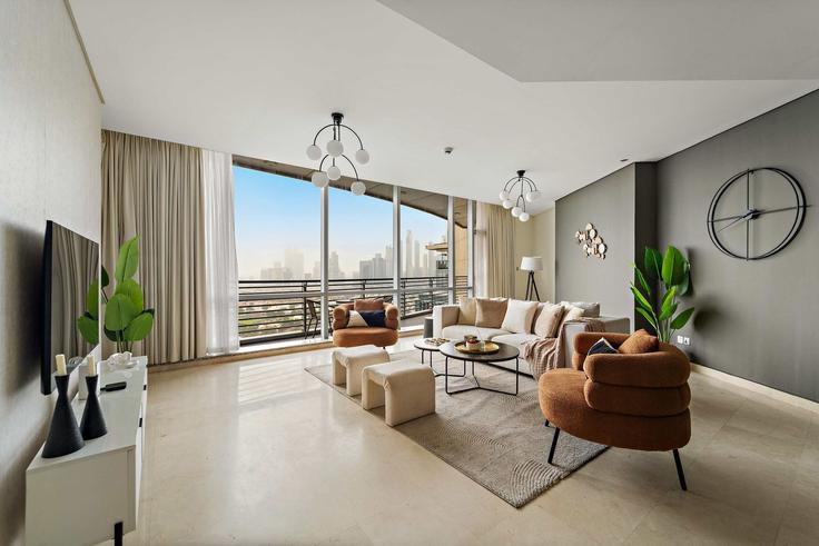 Elegante sala de estar con mobiliario moderno en un apartamento en Building Al Mustaqbal Street - silkhaus - 1375262 en Trade Center, Dubai