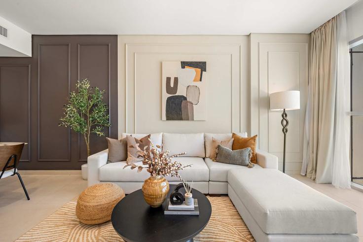 Sala de estar elegantemente projetada com móveis modernos em um apartamento no Building Matar Bin Thani Al Rumaithi Street - silkhaus - 1465407 em Al Reem Island, Abu Dhabi