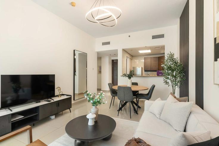 Me'aisem First, Dubai에 위치한 Building Tariaq Bedon Esm - silkhaus - 1475811 유닛의 세련된 인테리어가 돋보이는 거실