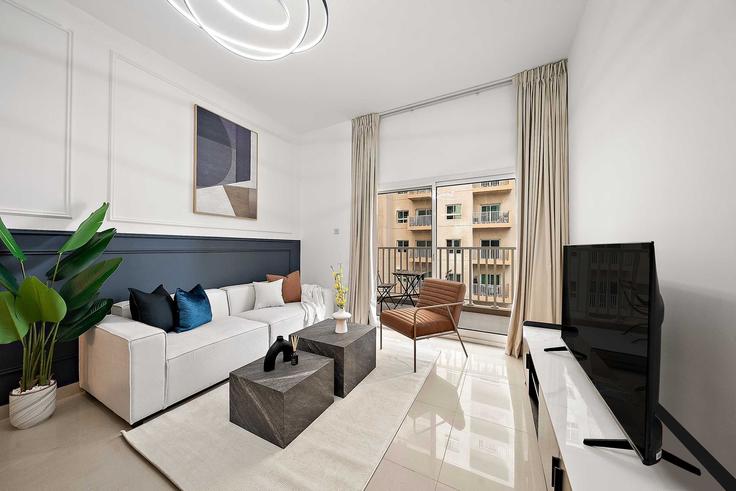 Salle de séjour élégante avec mobilier moderne dans un appartement à Building Tariaq Bedon Esm - silkhaus - 1495717 à Me'aisem First, Dubai