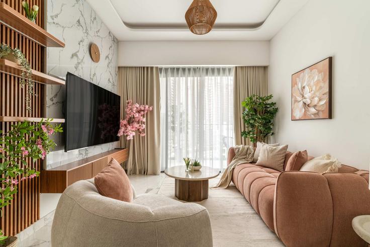 Nad Al Sheba, Dubai에 위치한 Building Tariaq Bedon Esm - silkhaus - 1501131 유닛의 세련된 인테리어가 돋보이는 거실