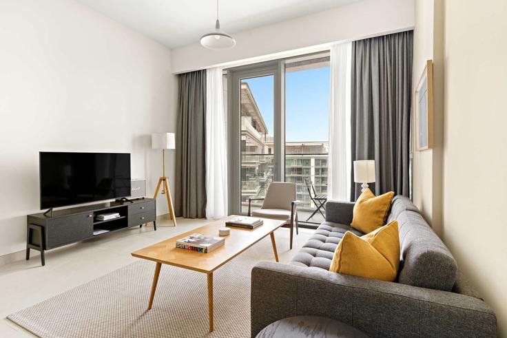 Elegant gestaltetes Wohnzimmer mit moderner Einrichtung in einer Wohnung im Building Tariaq Bedon Esm - silkhaus - 1603756 in Al Wasl, Dubai Elegant gestaltetes Wohnzimmer mit moderner Einrichtung in einer Wohnung im Building Tariaq Bedon Esm - silkhaus - 1603756 in Al Wasl, Dubai